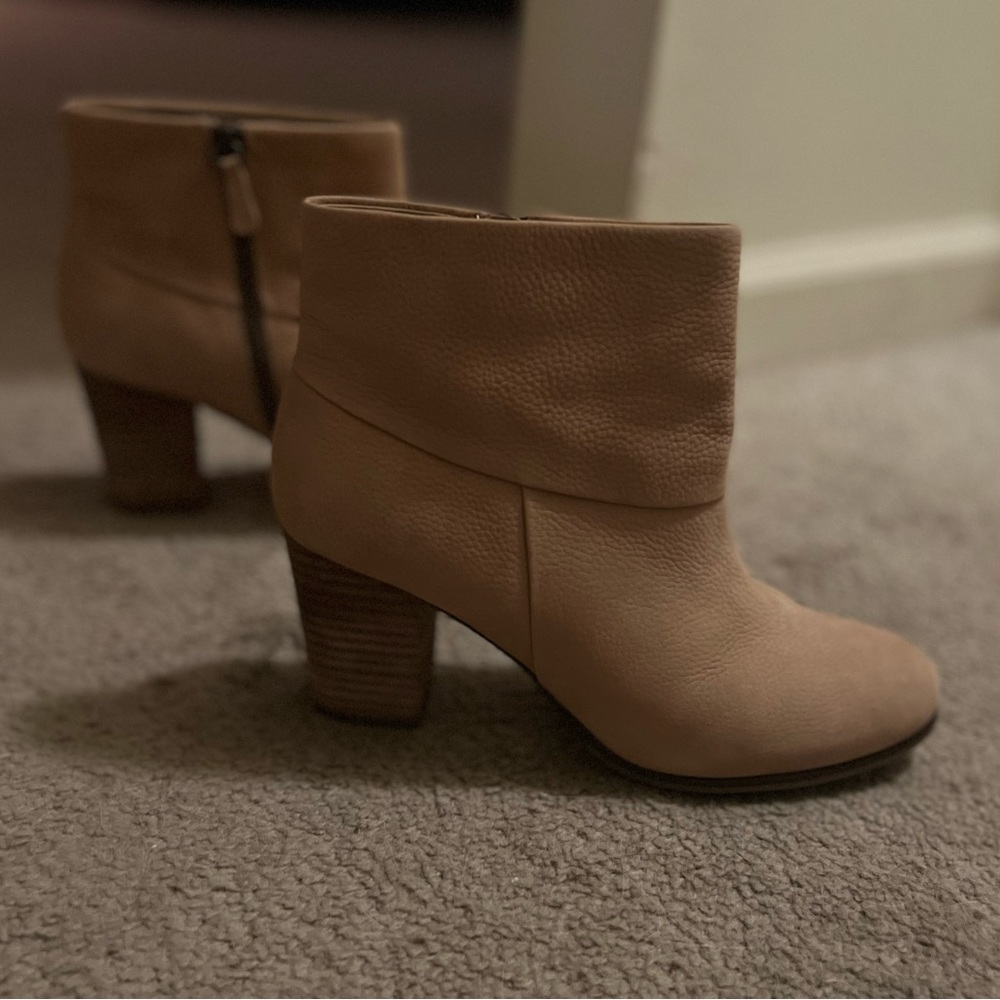 Leather thick heel bootie - Picture 2 of 6